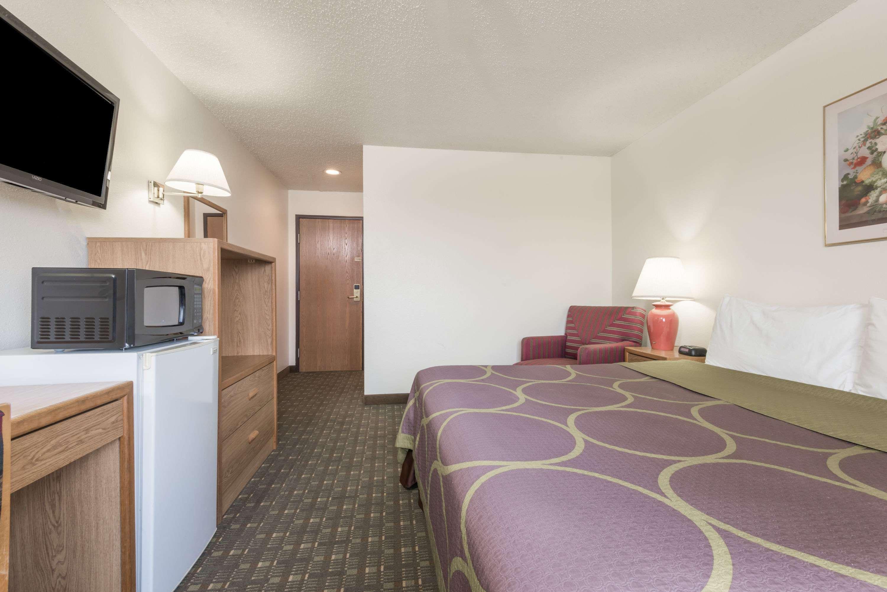 Super 8 By Wyndham Florence Co Exteriér fotografie